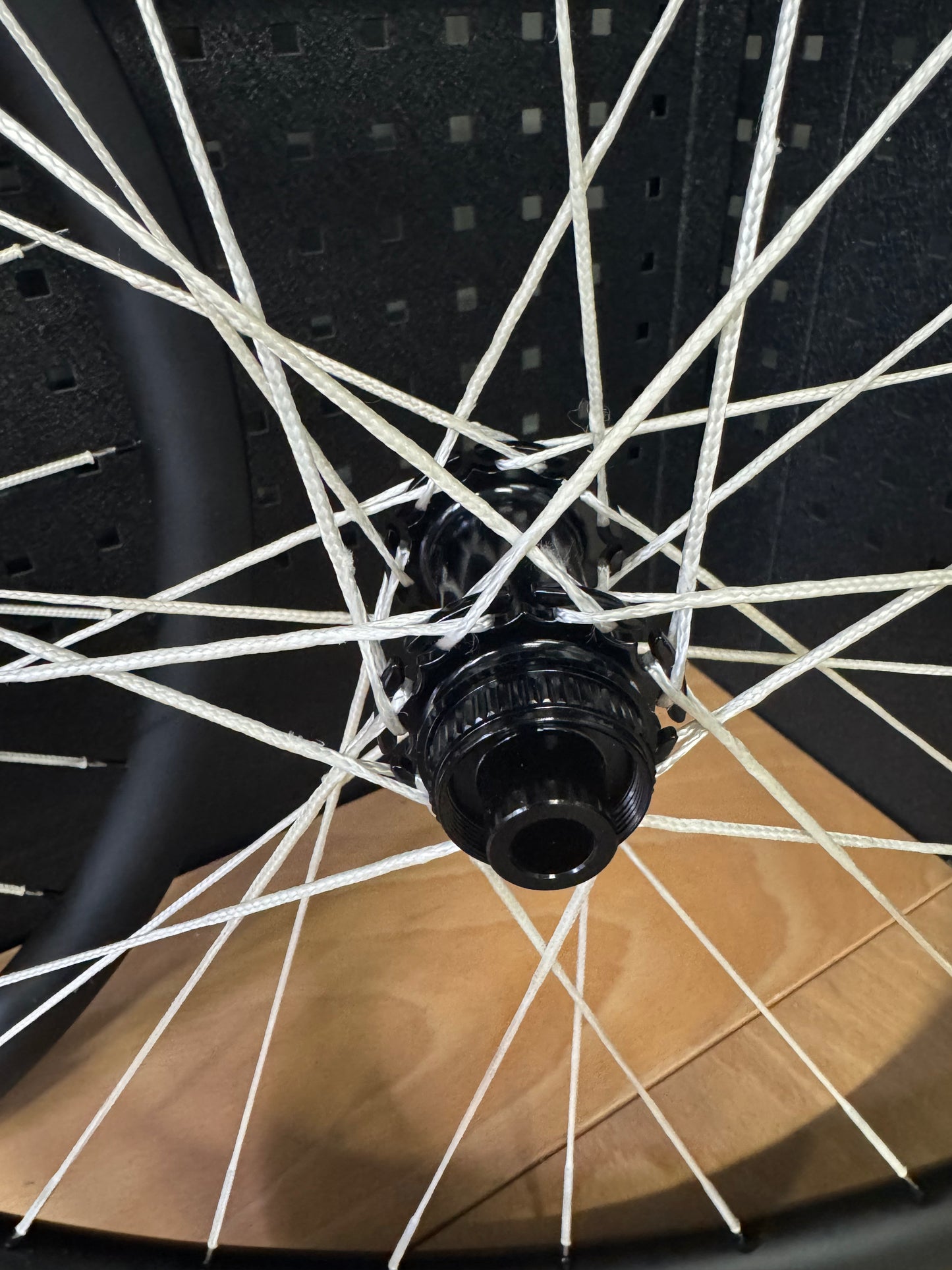 2RC GR30 Carbo Gravel Laufradsatz 28" Hook Flange Berd Spokes