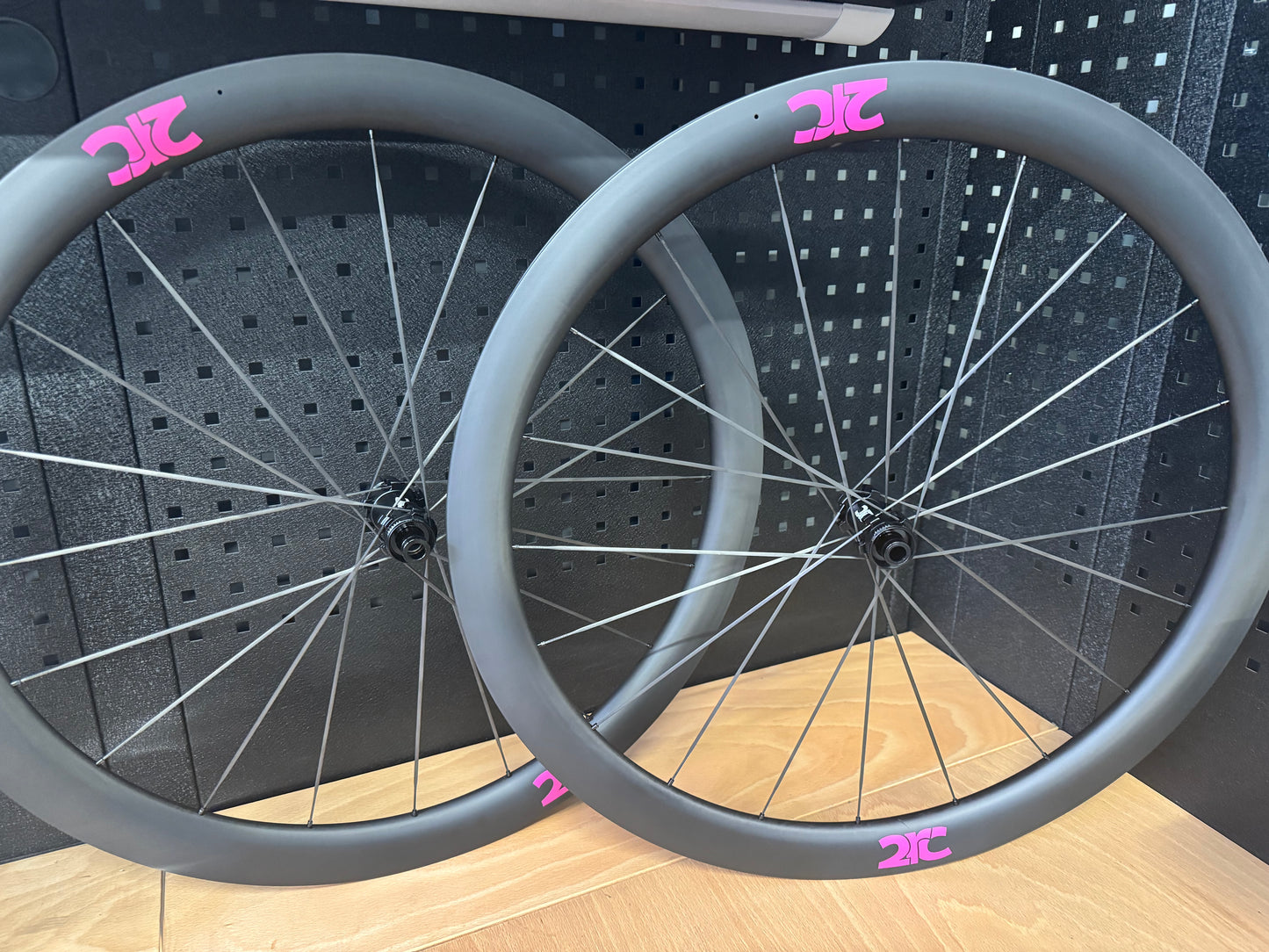 2rc R45 Rennrad Carbon Laufradsatz 28" Carbon Speichen