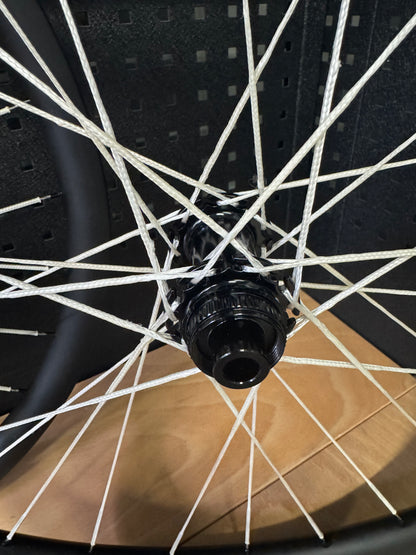 2RC GR30 Carbo Gravel Laufradsatz 28" Hook Flange Berd Spokes