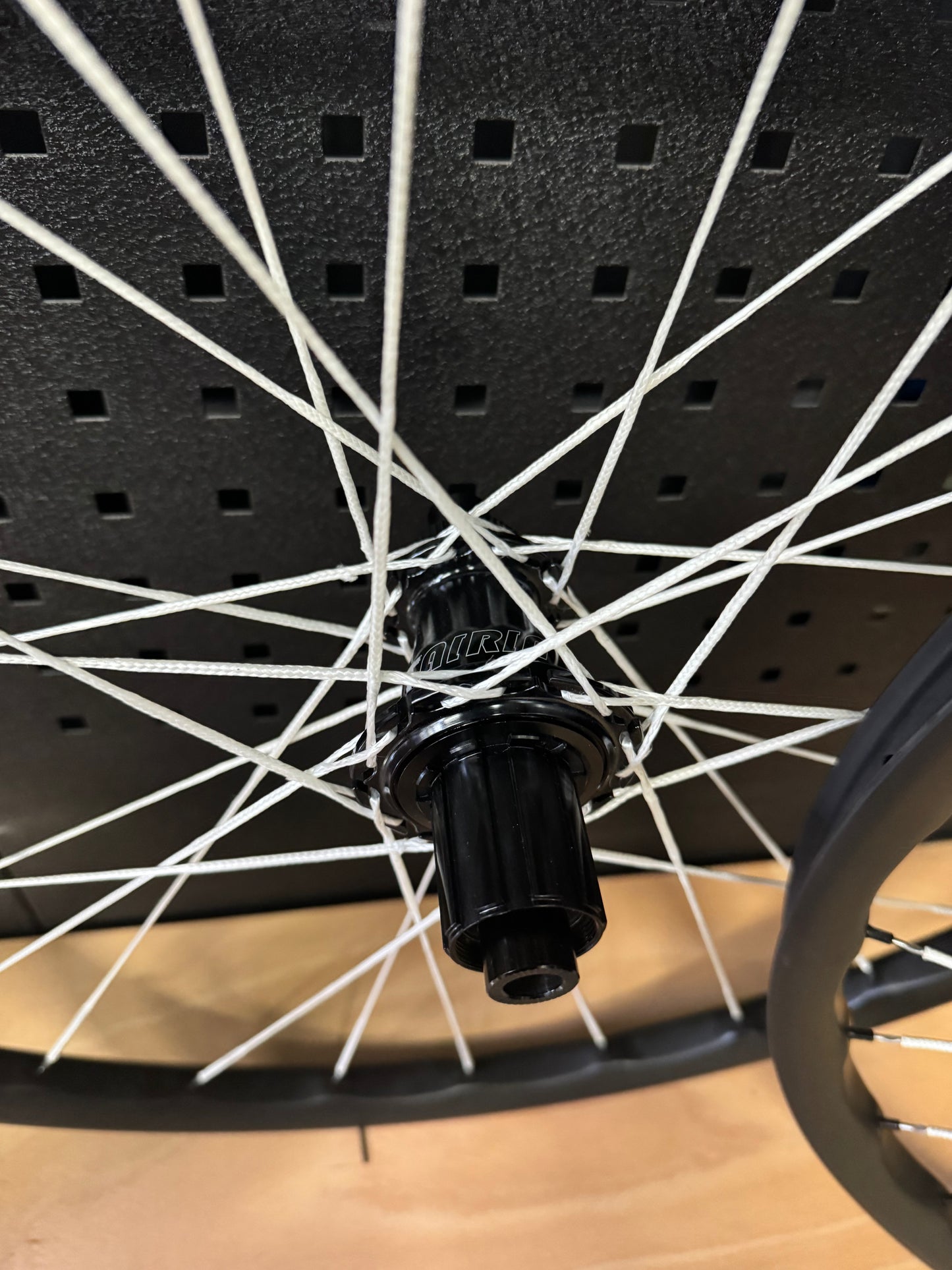 2RC GR30welle Carbo Gravel Laufradsatz 28" Hook Flange Berd Spokes