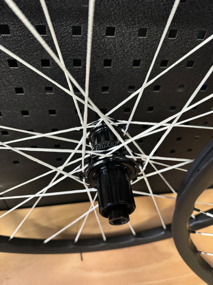 2RC GR30welle Carbo Gravel Laufradsatz 28" Hook Flange Berd Spokes