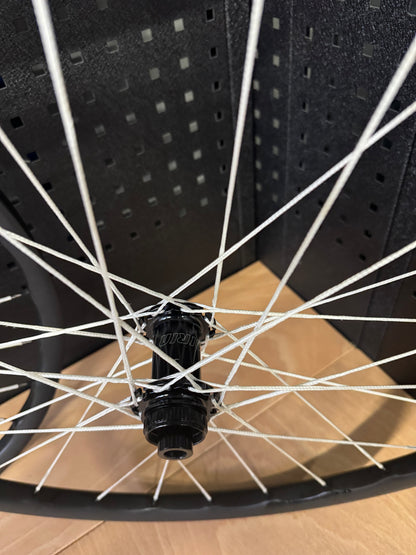 2RC GR30welle Carbo Gravel Laufradsatz 28" Hook Flange Berd Spokes