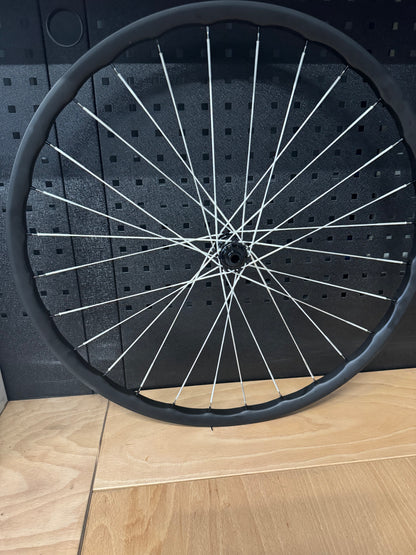 2RC GR30welle Carbo Gravel Laufradsatz 28" Hook Flange Berd Spokes