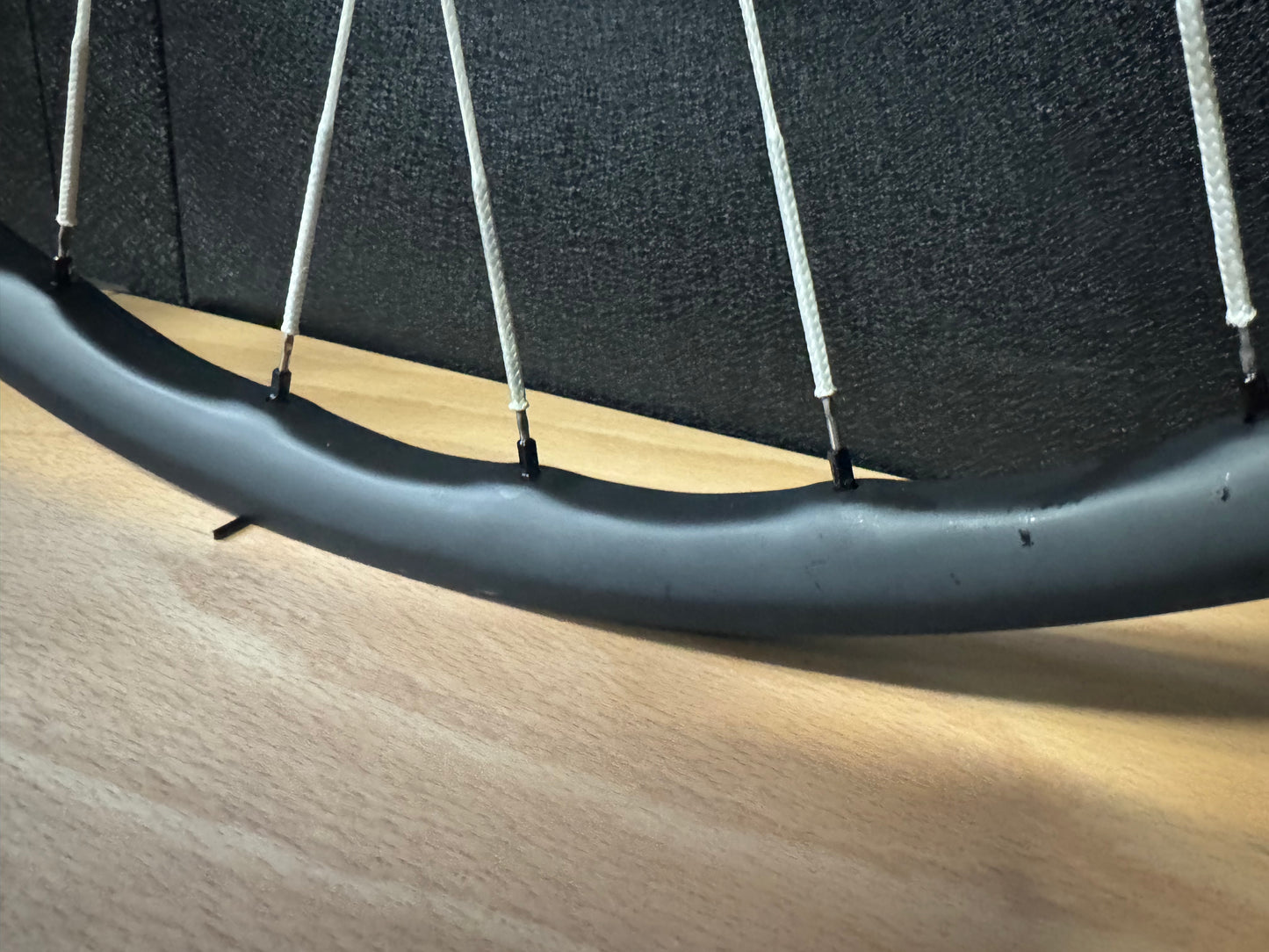 2RC GR30welle Carbo Gravel Laufradsatz 28" Hook Flange Berd Spokes
