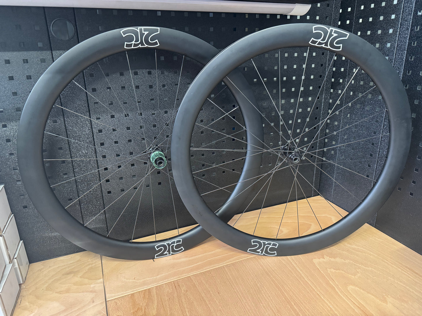 2rc R50 Rennrad Carbon Laufradsatz 28" OGS Ultralight Nabe