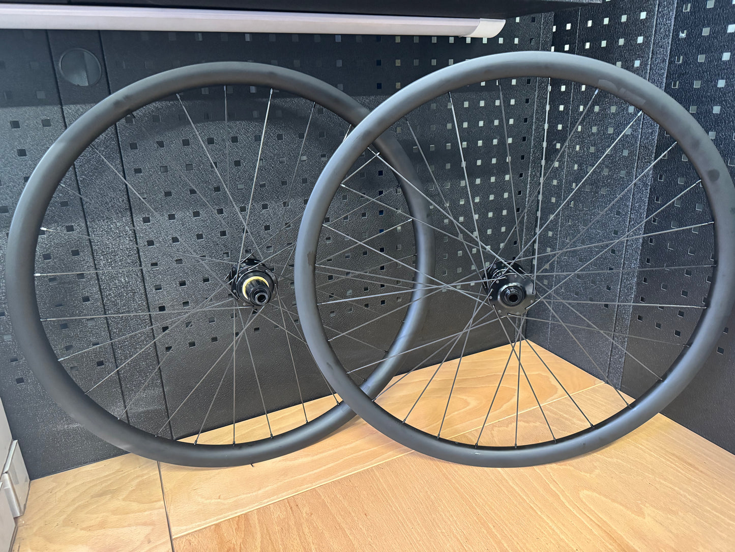 2RC GR30 Carbo Gravel Laufradsatz 28" Tairin S-Shogun