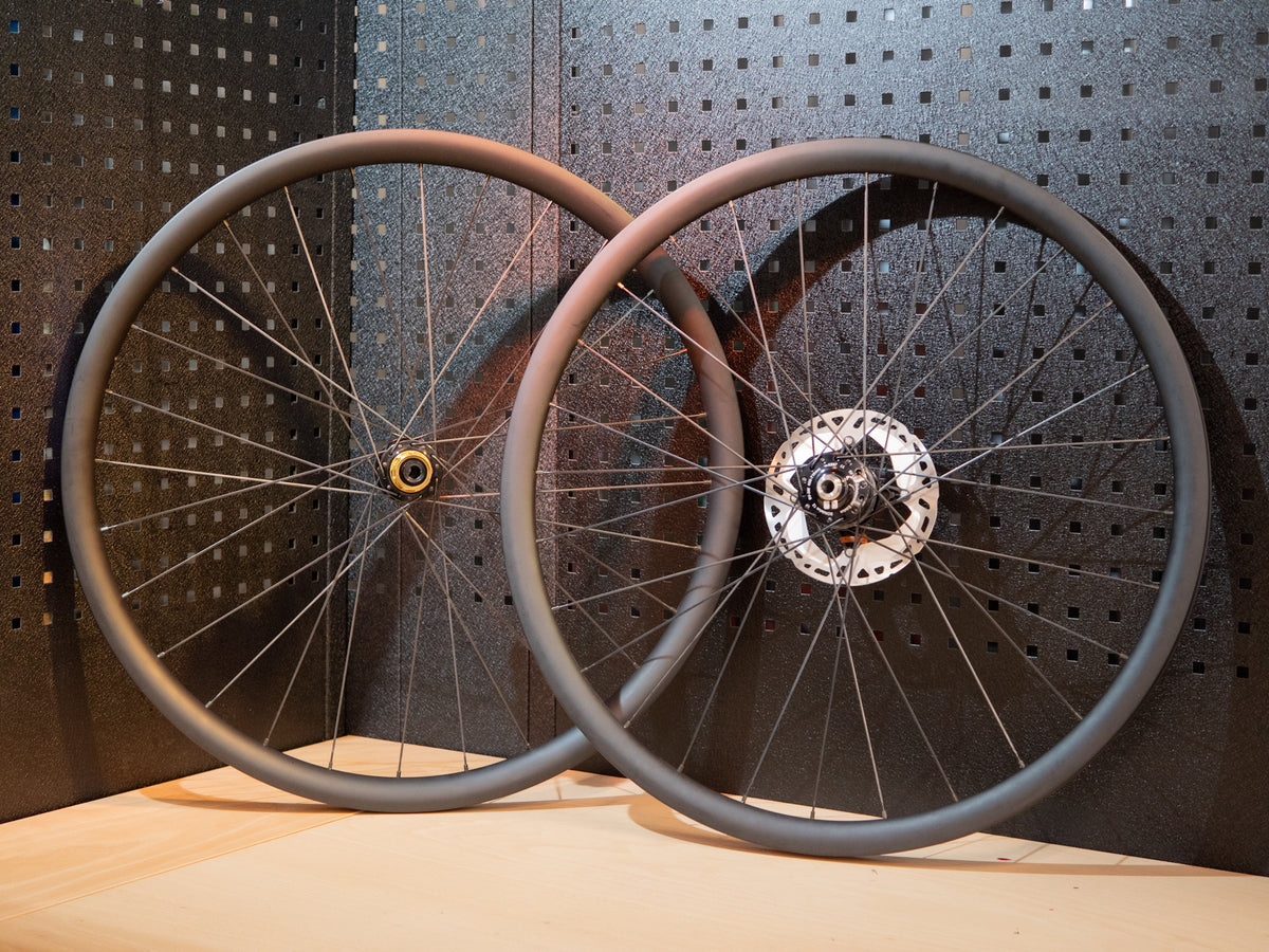 gravel bike zweiter laufradsatz 2rc Wheels NONPLUS SON Nabendynamo Flur Ideen - Platz E61 Extras & Save!:Battery & Charger +$528 (SAVE $100)